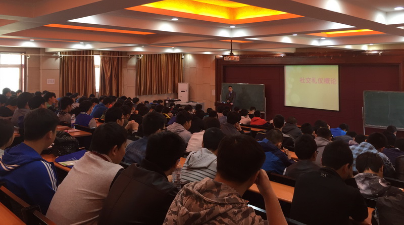电大学生上课11.JPG