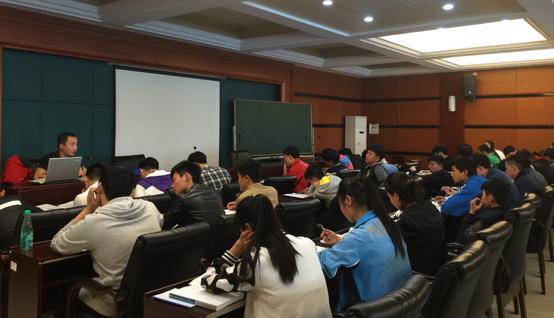 电大学生上课12.JPG
